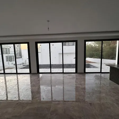 Villa Gracee Girne